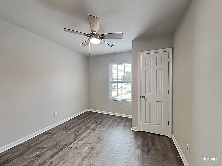 448 Courtland Dr — Photo 18