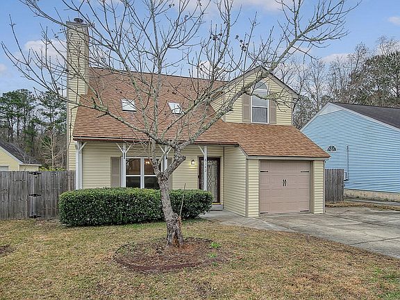 3rd image of 8142 Honeysuckle Lake Dr