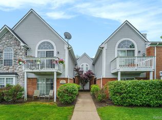 225 Brookwood Dr UNIT 4, South Lyon, MI
