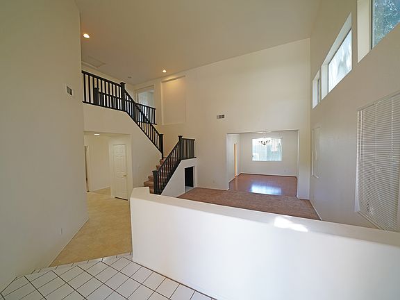 2nd image of 29070 Saint Tropez Pl