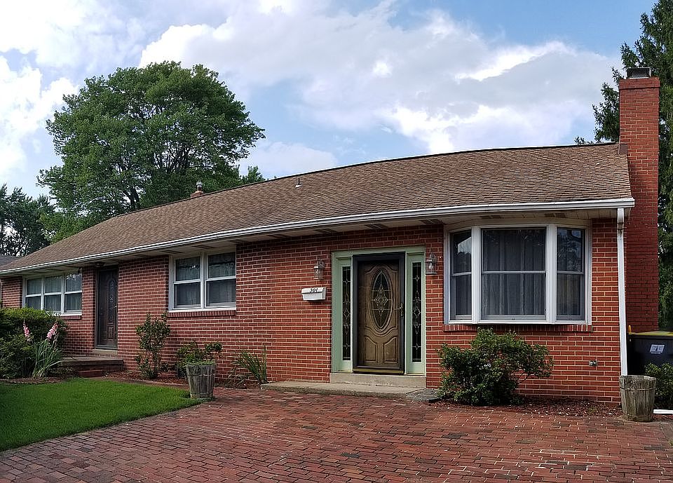 1st image of 301 Clayton Ave