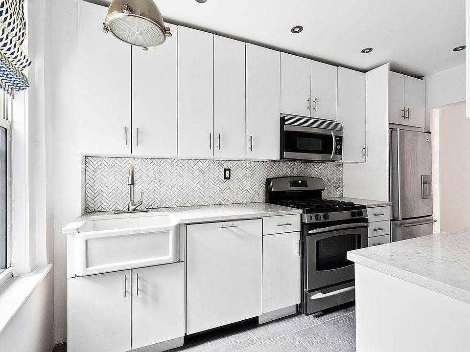 1st image of 150 E 49th St APT 8B