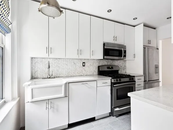 150 E 49th St APT 8B, New York, NY 10017