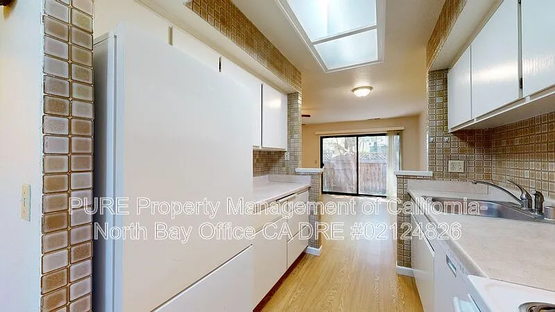 2 bed, 1.5 bath, 966 sqft, $2,400 — Photo 1