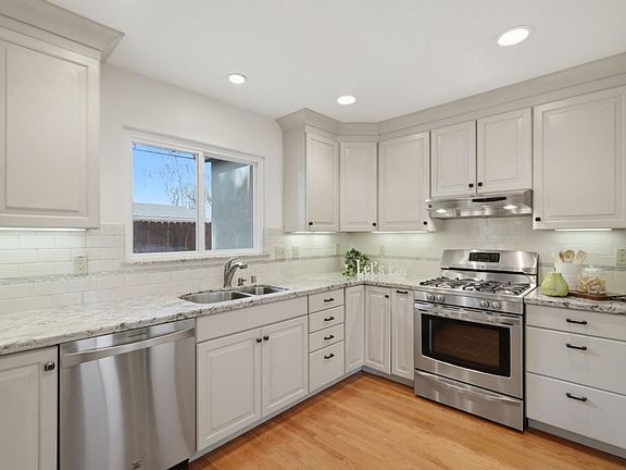 5th image of 2441 Johnson Pl