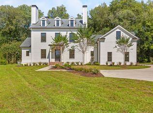 6230 Robin Hill Rd, Nashville, TN 37205