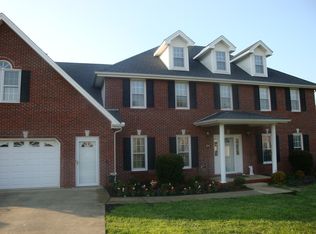814 Regency Dr, Johnson City, TN 37604