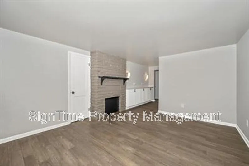 2 bed, 1.0 bath, 700 sqft, $1,250 — Photo 2