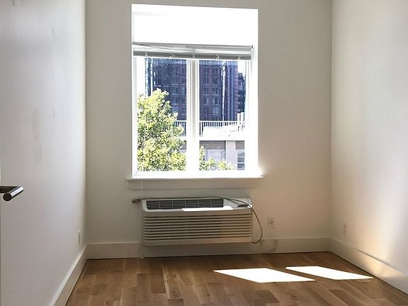 3rd image of 91 Varet St #2G