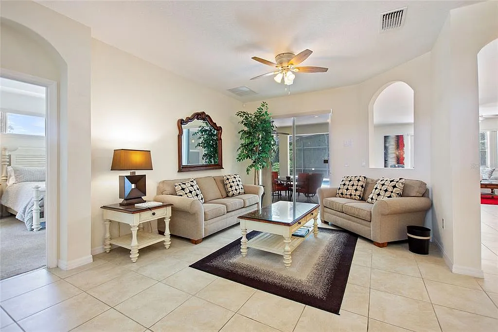 4 bed, 3.0 bath, 2640 sqft, $3,250 — Photo 4