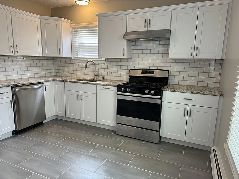 65 Boswell Ave — Photo 7