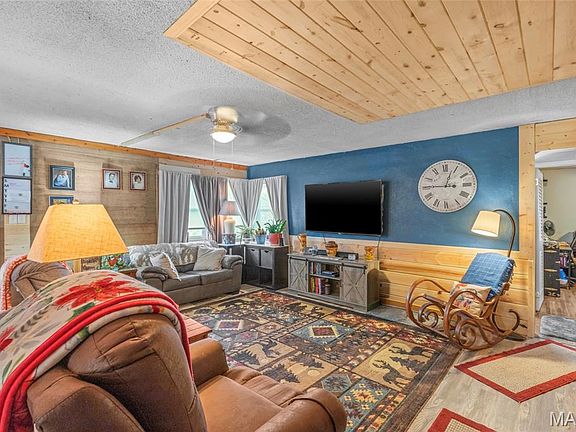 5th image of 7640 Lake Dr