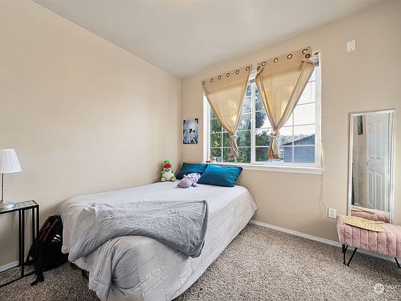 4th image of 1002 9th Avenue SE #H202