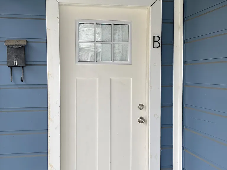 138 W Tulare Ave — Photo 3