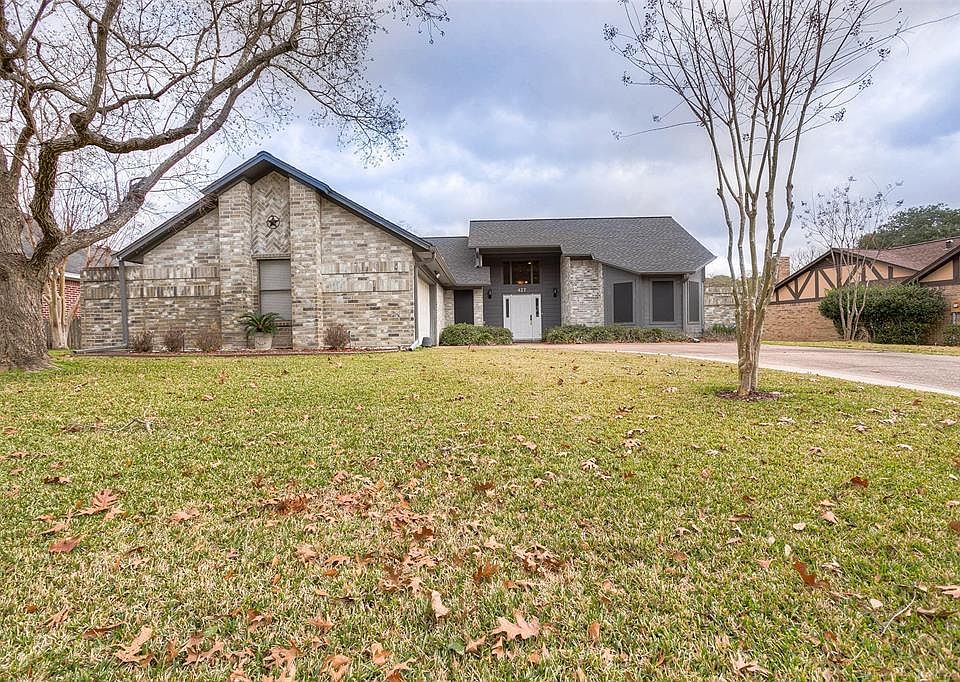 1st image of 427 Brookhollow Dr