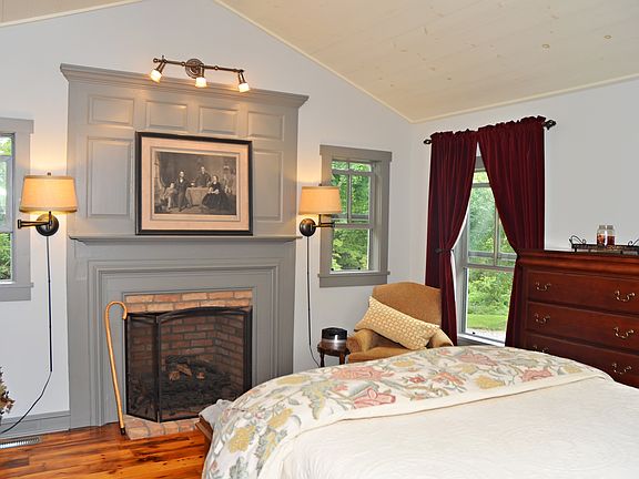 3rd image of 7 Hotaling Ln