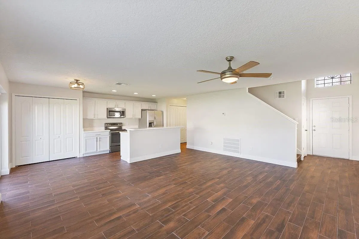 3 bed, 2.5 bath, 1541 sqft, $2,400 — Photo 4
