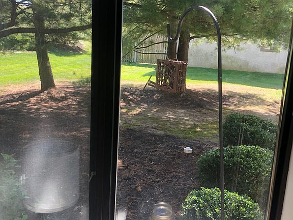 5th image of 14 Hampshire Dr