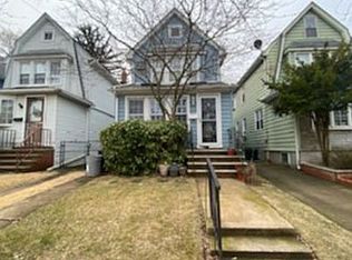 7124 Manse St, Forest Hills, NY 11375