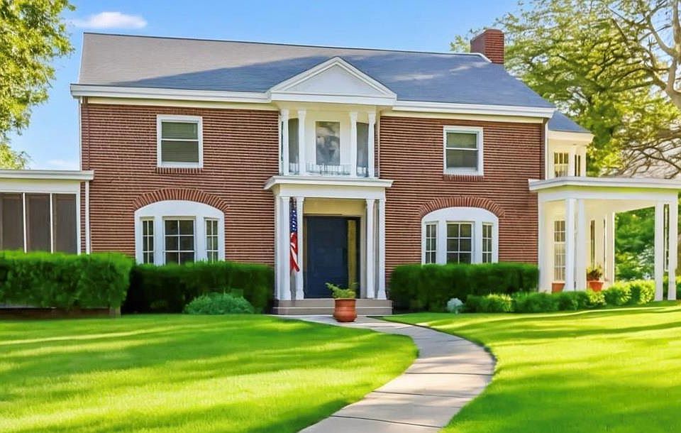 1st image of 211 Lawn Ave