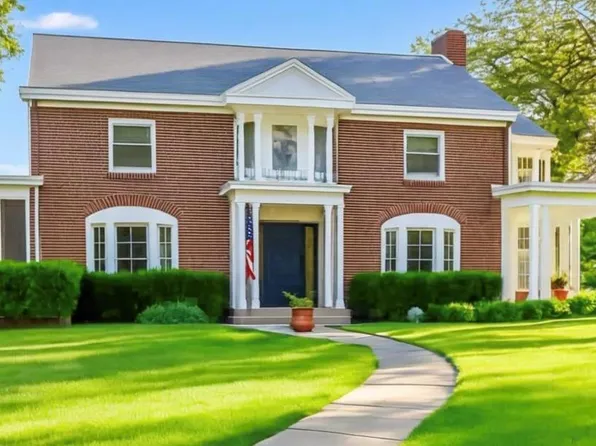 211 Lawn Ave, Maryville, MO 64468