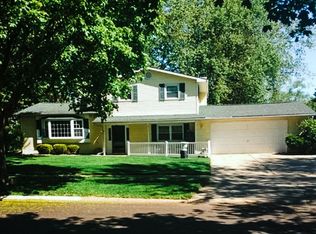 4212 Oakcrest Dr, Lansing, MI 48917