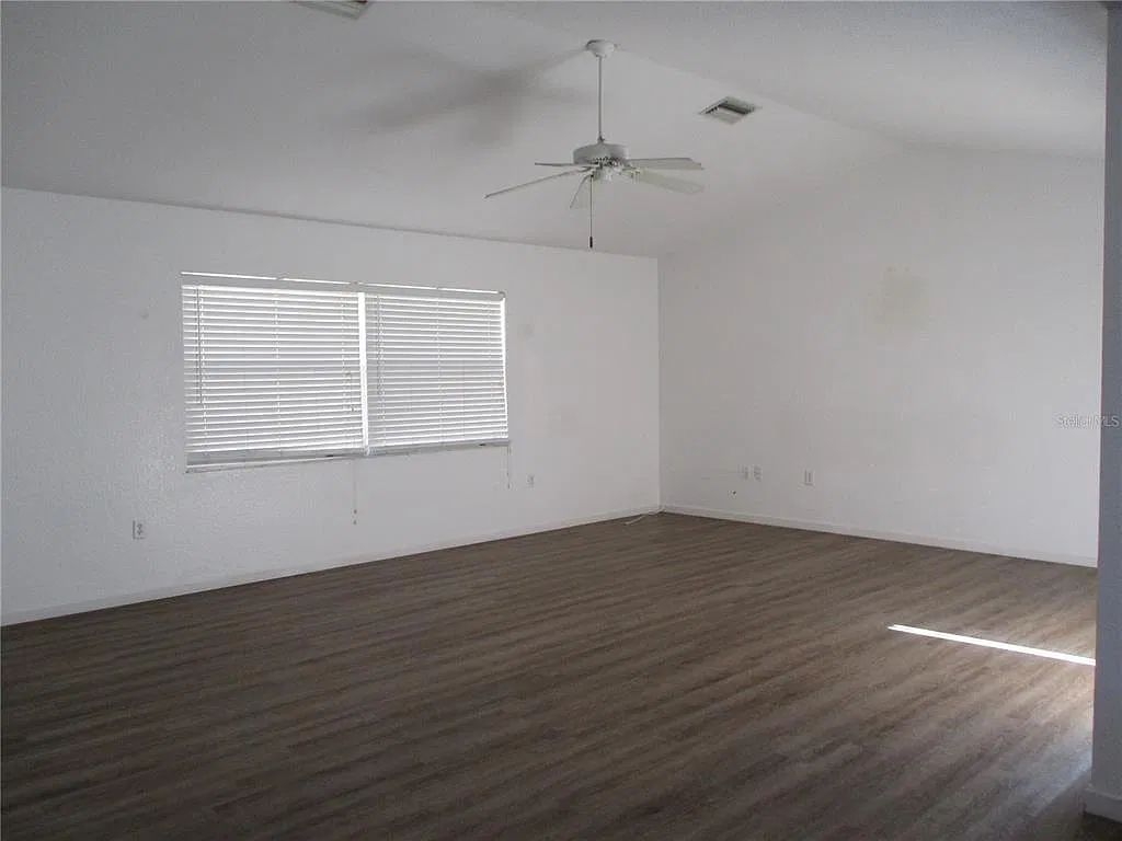 3 bed, 3.0 bath, 2182 sqft, $2,000 — Photo 4