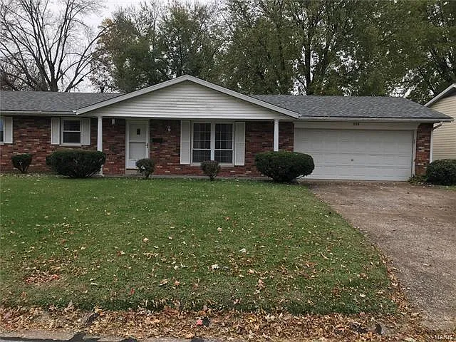 208 Chapel Dr photo 1