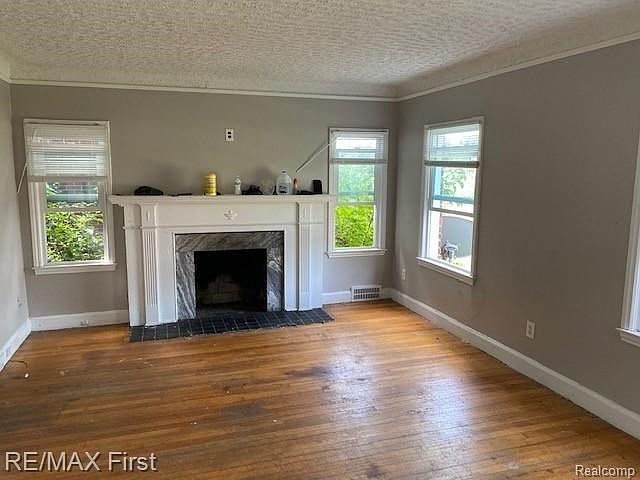 2nd image of 19136 Griggs St