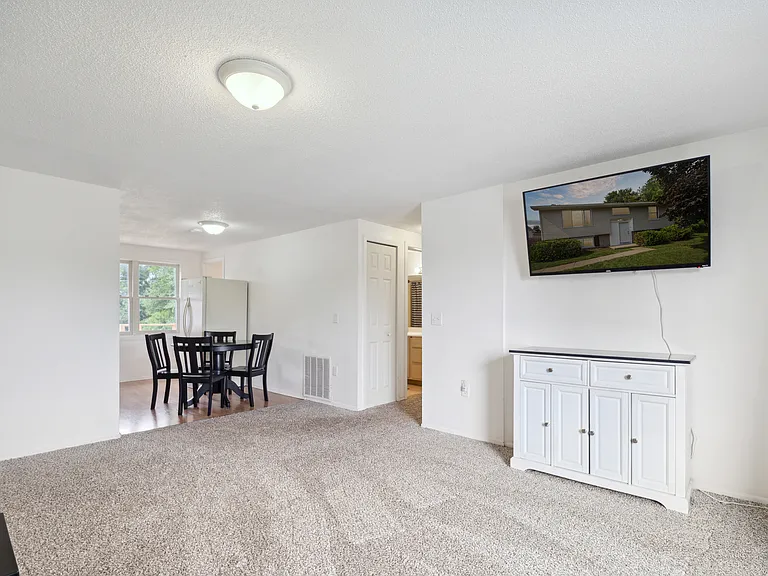 2480 Collegewood St — Photo 4