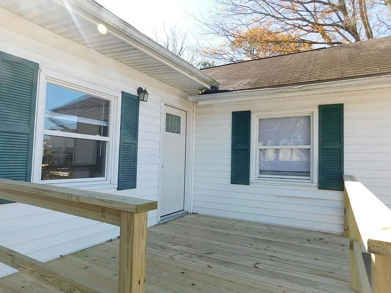 423 Bouy St — Photo 5