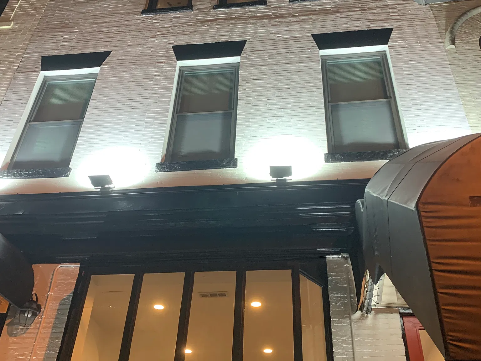 2 bed, 1000 sqft, $2,990 — Photo 3