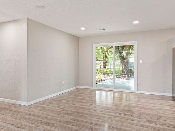 4th image of 5822 NW Elm Ave