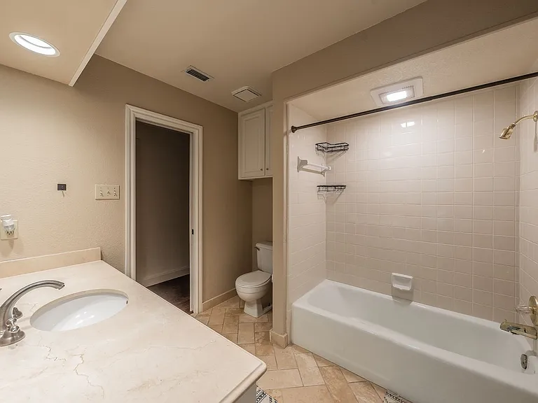 6724 Blue Meadow Dr — Photo 34