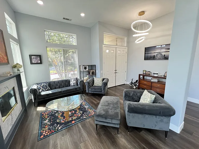 1836 E Bolinger Cir — Photo 8