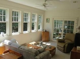 36 Schoolhouse Rd, Amherst, MA 01002