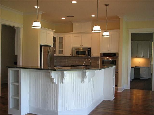 2nd image of 3086 Dickinson Dr