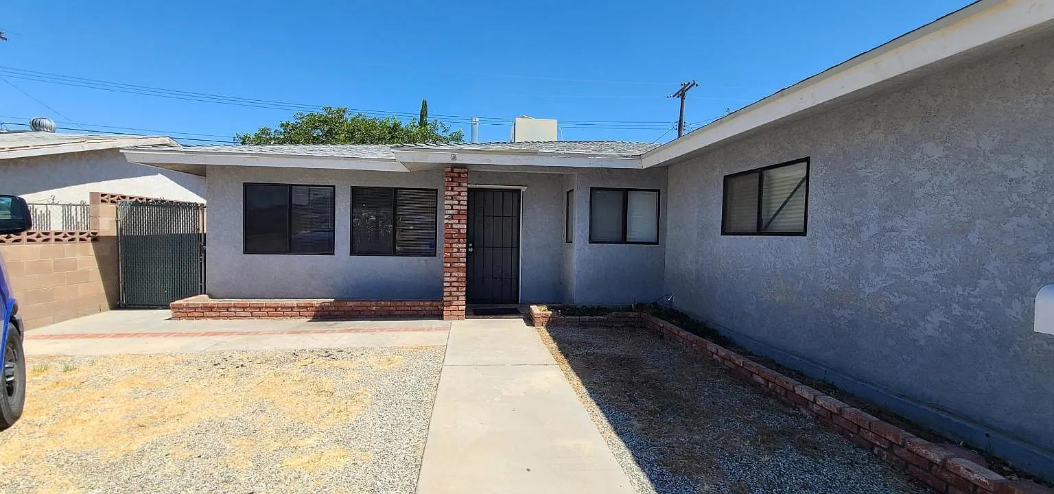 45438 Lorimer Ave — Photo 1