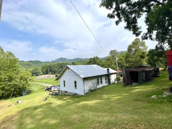 586 Highway 1137, Cawood, KY 40815