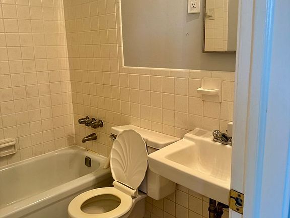3rd image of 190 Maple Ave APT 16