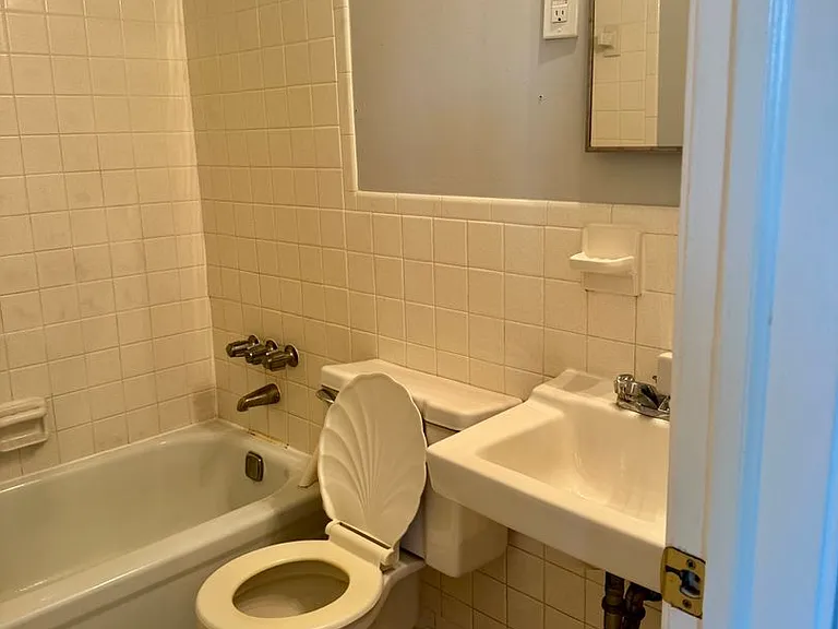 190 Maple Ave — Photo 3
