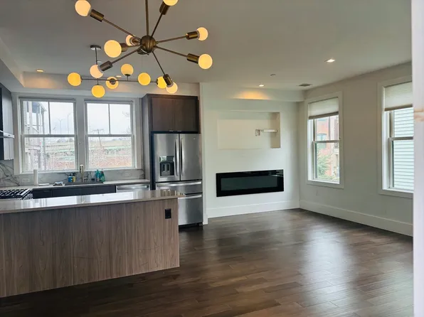 10 Spring Garden St #3, Boston, MA 02125