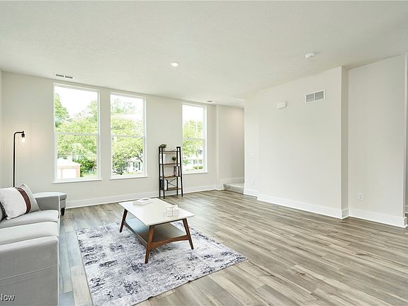 4th image of 606 Mull Ave #13