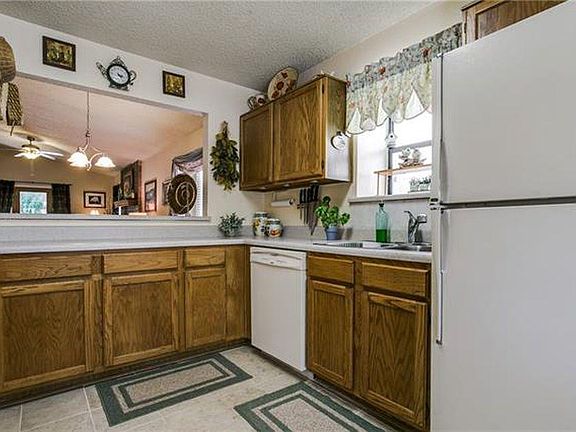 2nd image of 604 Sunrise Ct