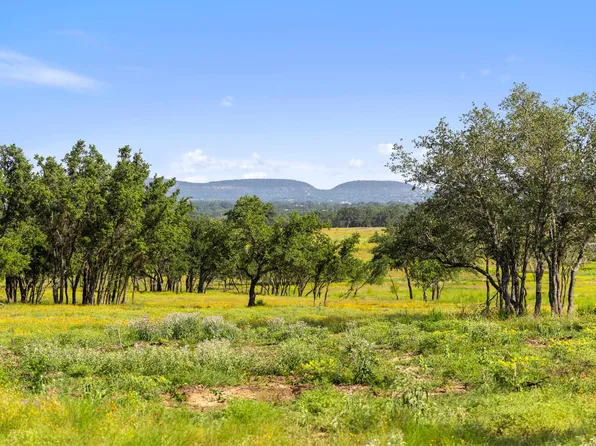 365 Gipson Rd, Johnson City, TX 78636