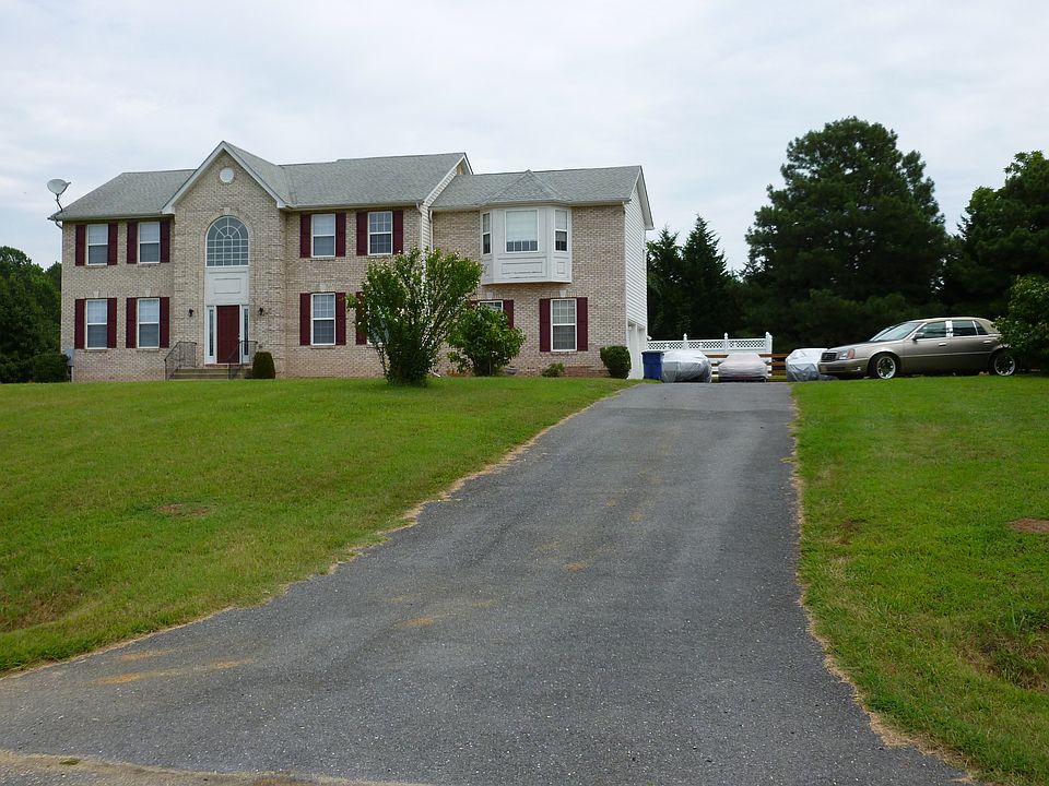 Long driveway& 2car garage