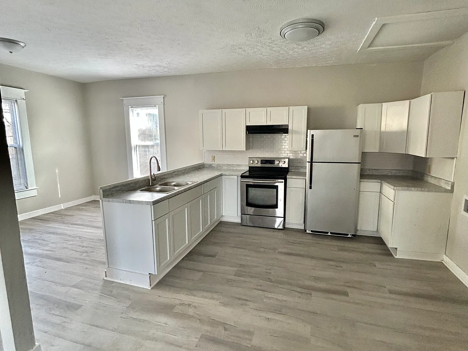 3 bed, 1200 sqft, $1,895 — Photo 3