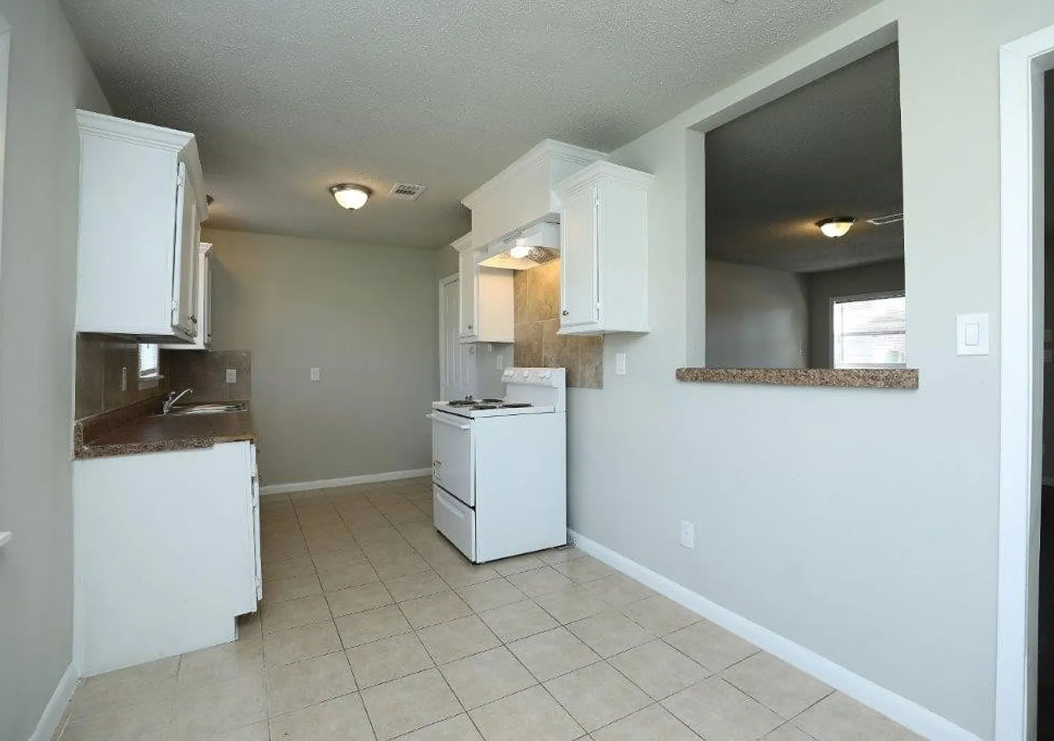 Charming 3 Bedroom Home in Central Houston! — Photo 3