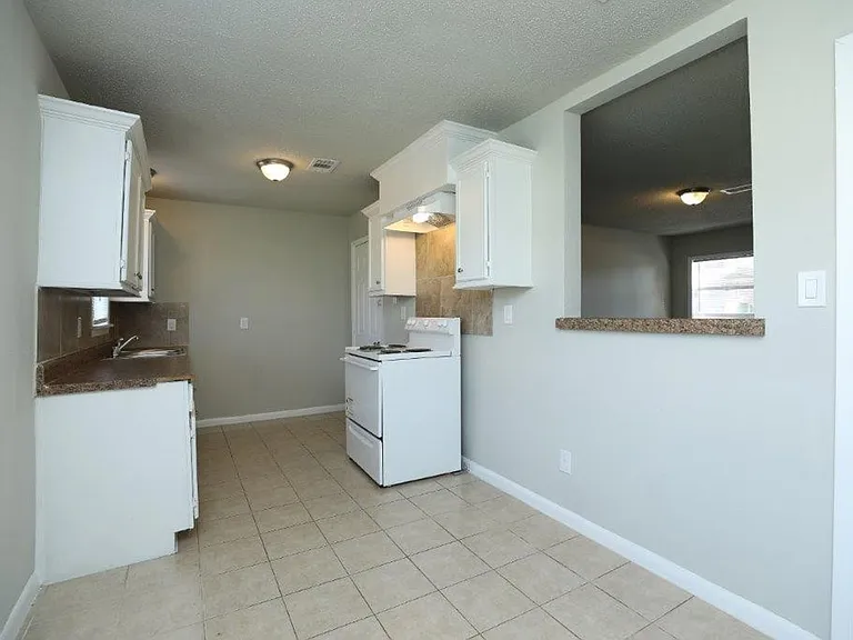 10322 Cathedral Dr — Photo 3