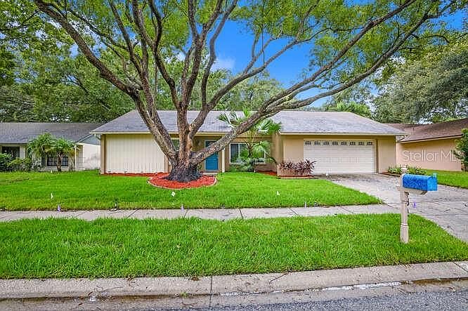 1st image of 285 Arbor Dr E